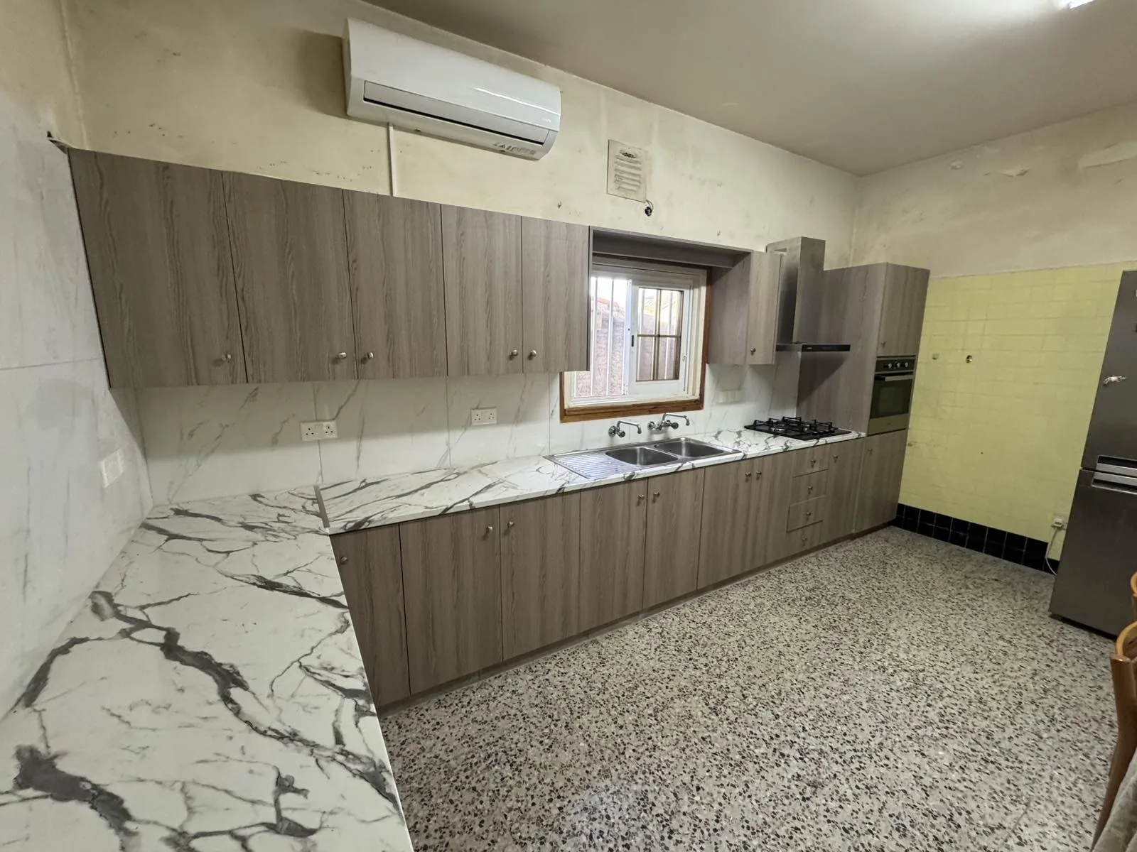 Custom kitchen cabinets in Larnaca